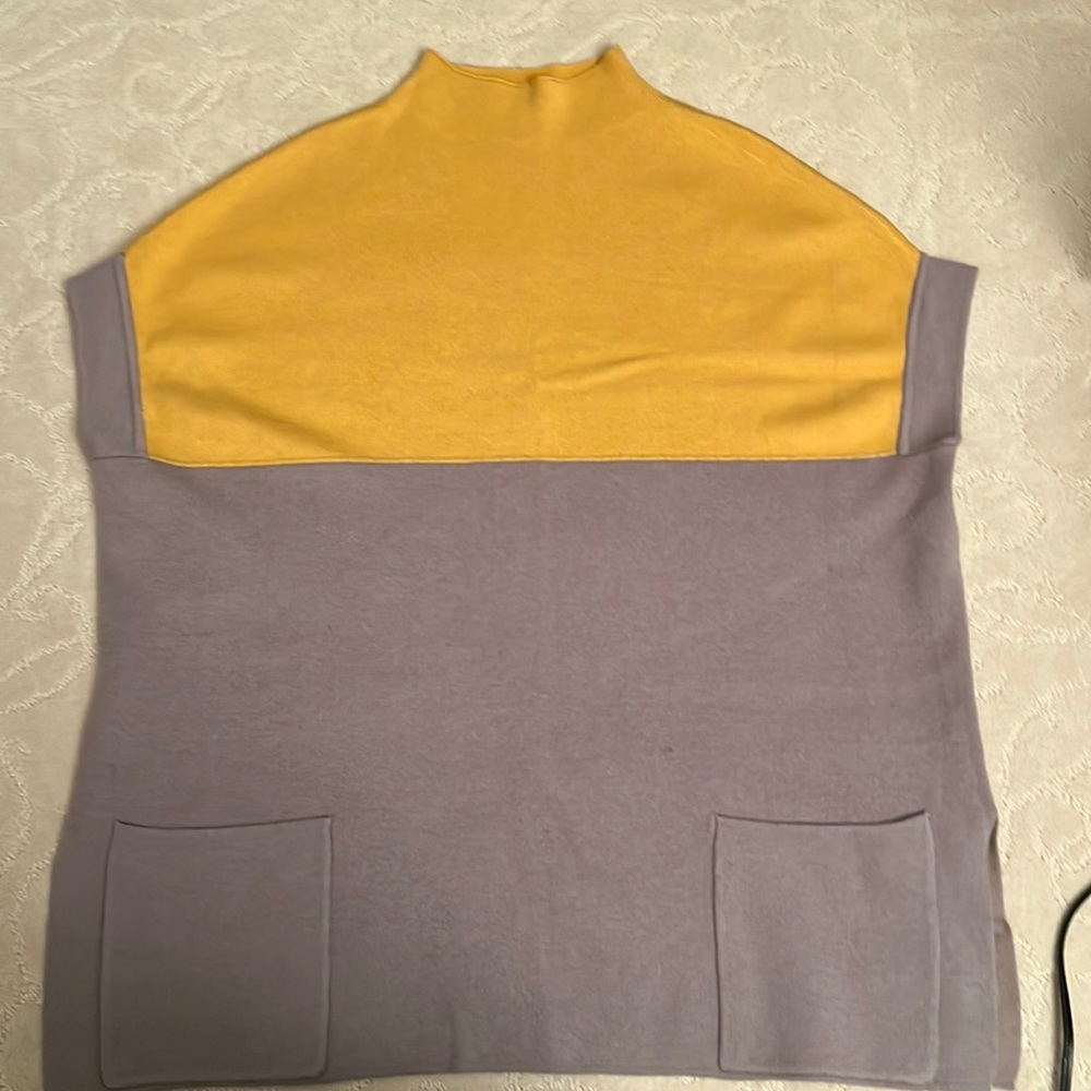 Cashmere Crew Sweater. Mustard. Like new